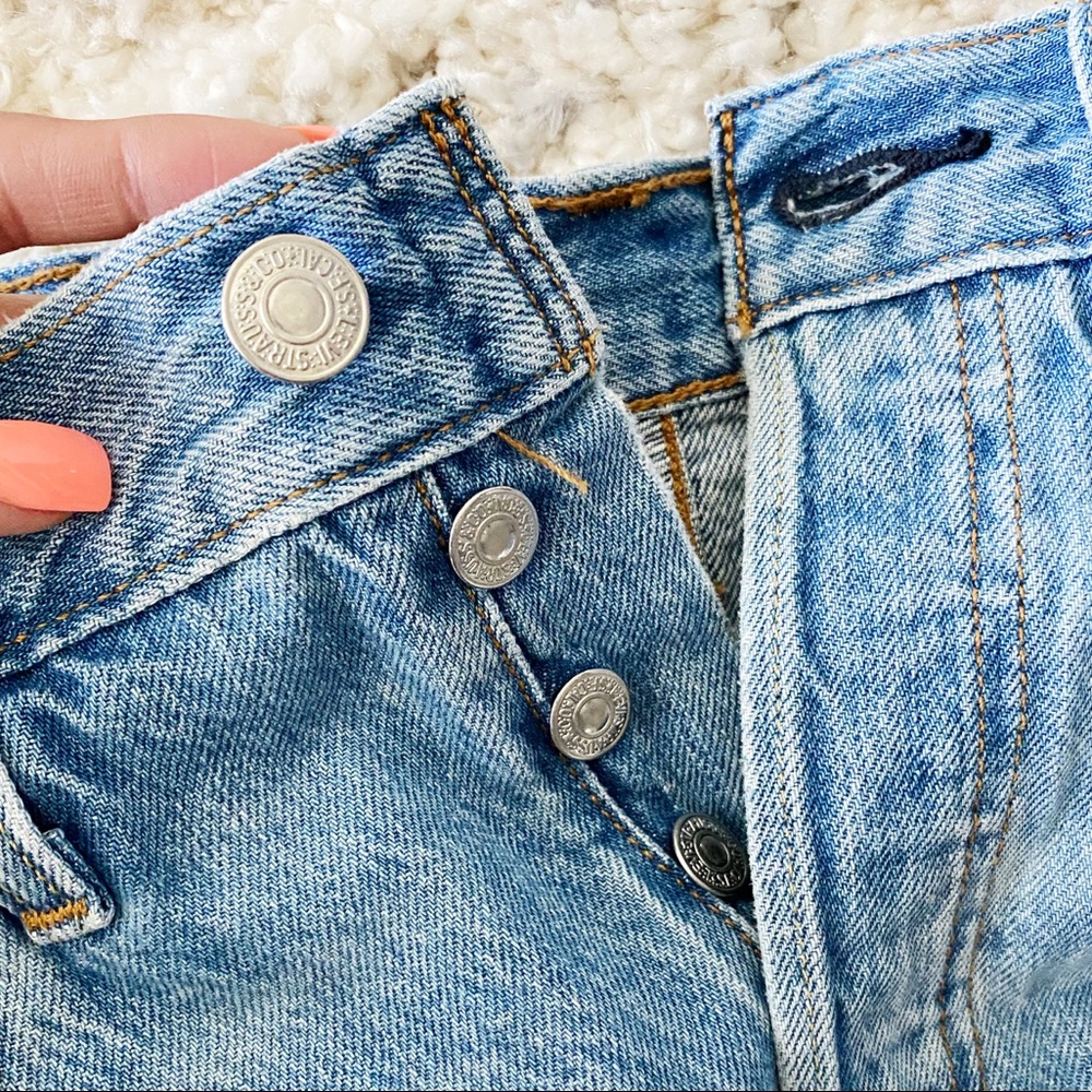 NEW Levi’s 501 High Rise Distress Shorts - Picture 8 of 11